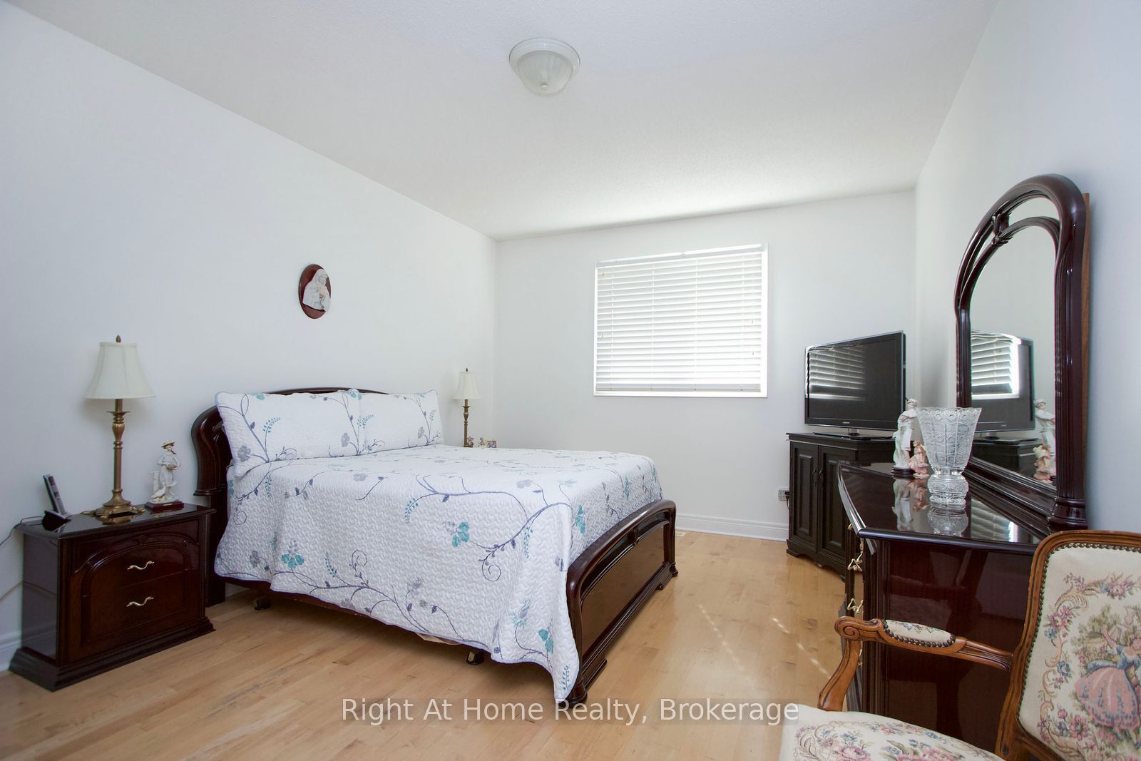 2096 Stornoway Street Property Photo 17