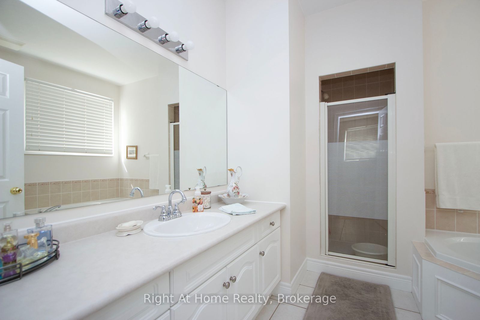 2096 Stornoway Street Property Photo 19