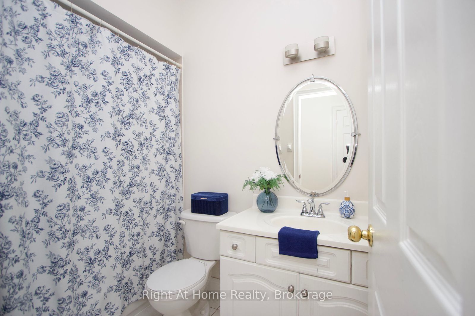 2096 Stornoway Street Property Photo 21