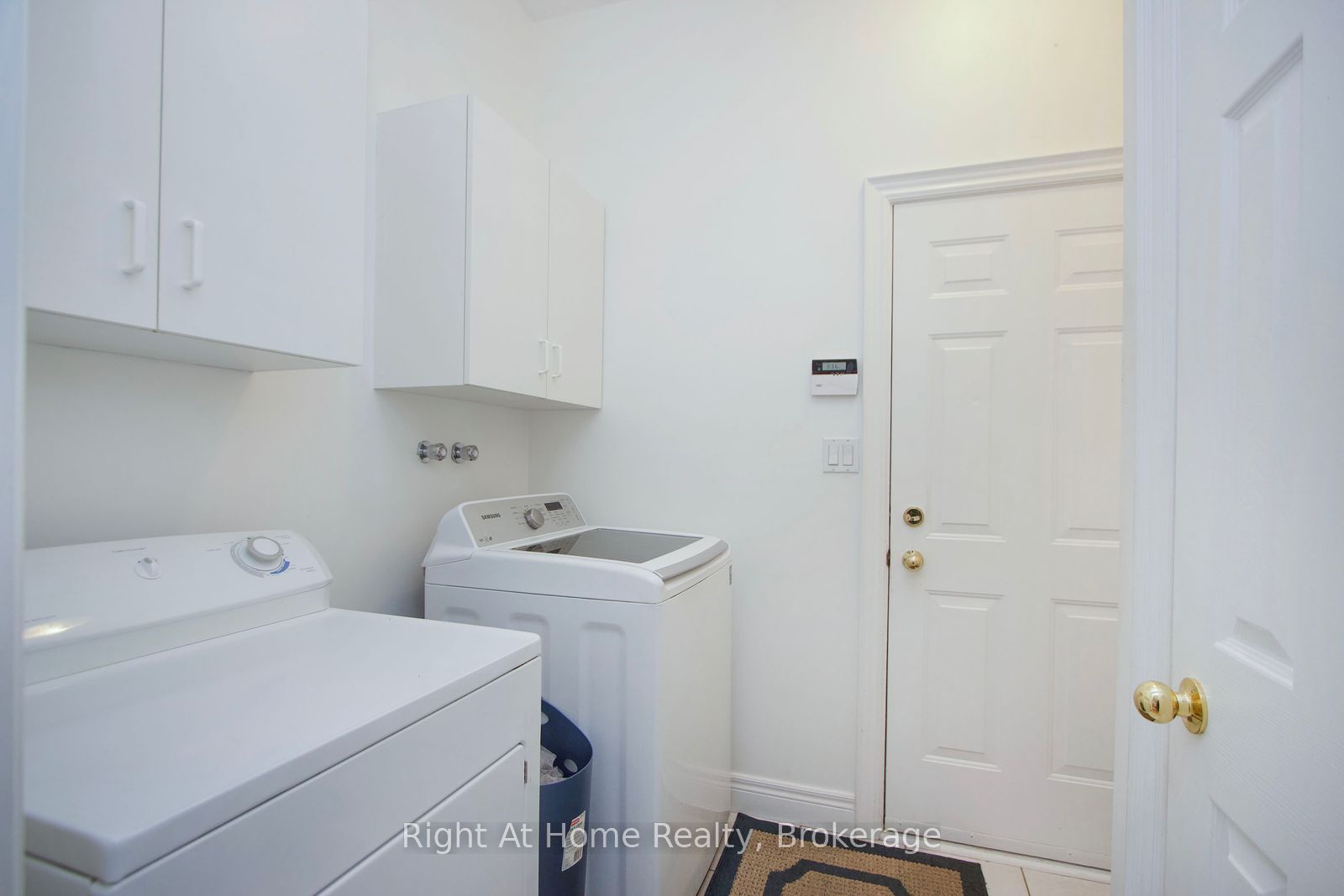 2096 Stornoway Street Property Photo 22