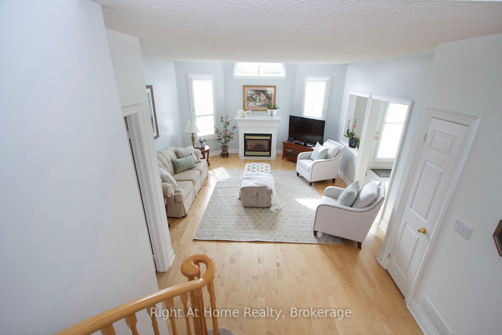 2096 Stornoway Street Property Photo 24