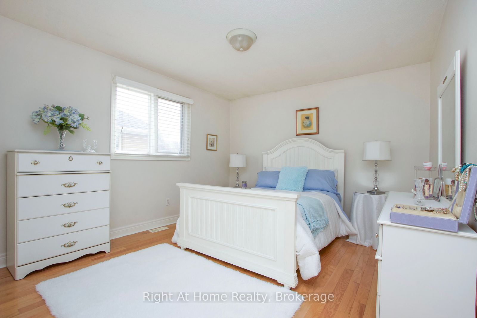 2096 Stornoway Street Property Photo 27