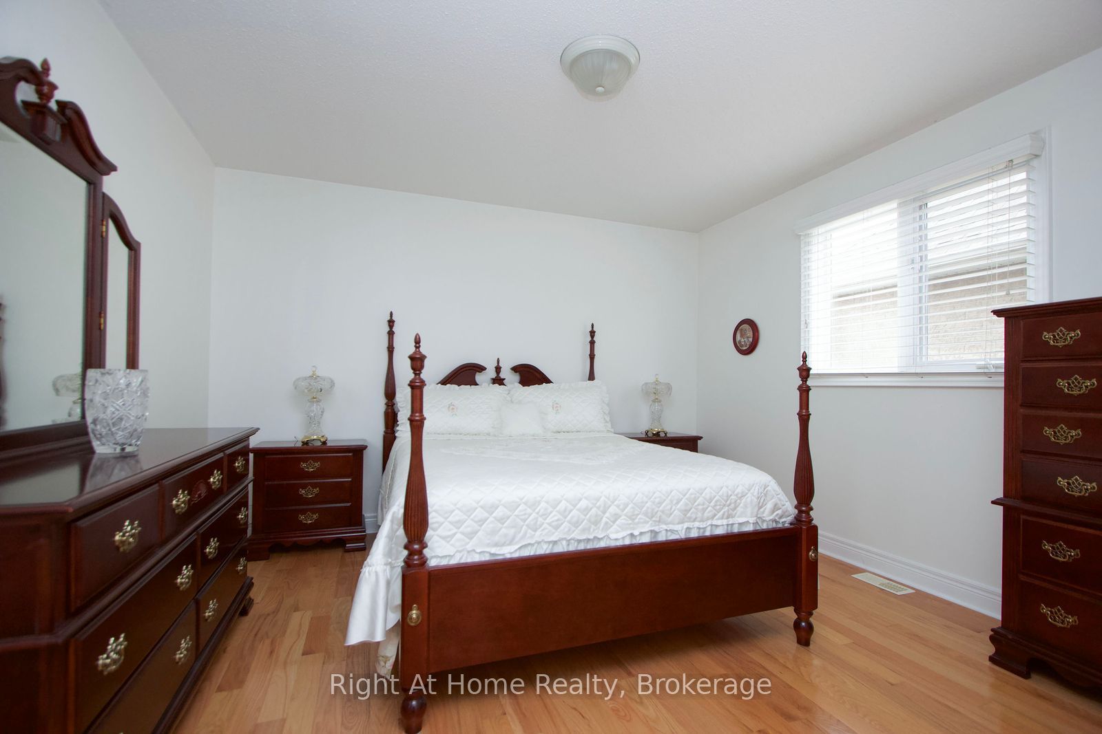 2096 Stornoway Street Property Photo 28