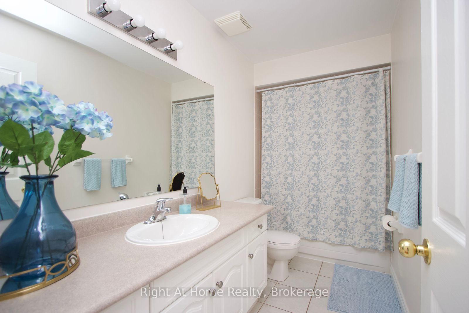 2096 Stornoway Street Property Photo 29