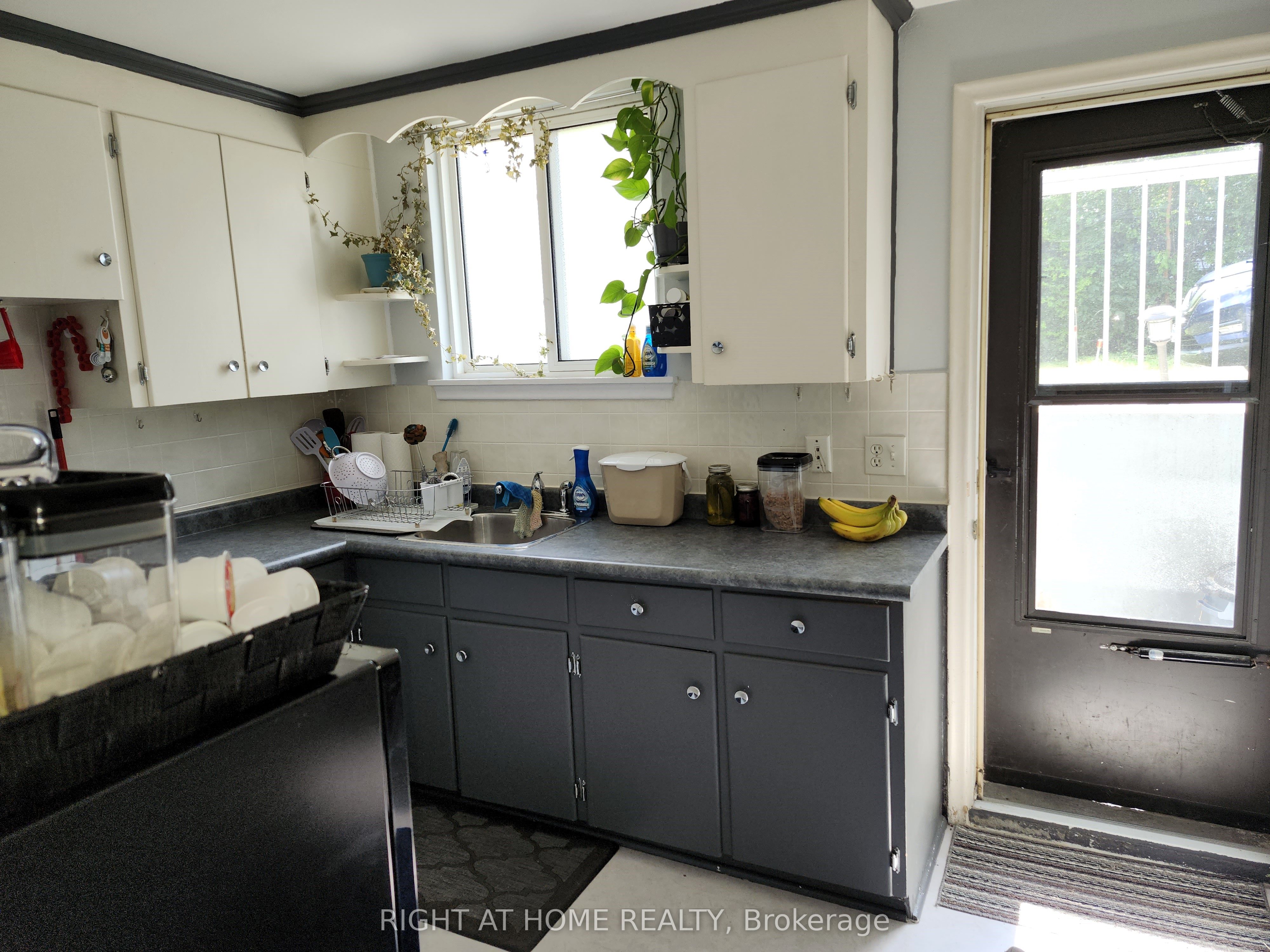 343 Frontenac Avenue Property Photo 4