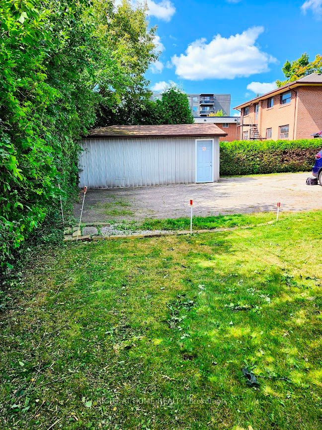 343 Frontenac Avenue Property Photo 12
