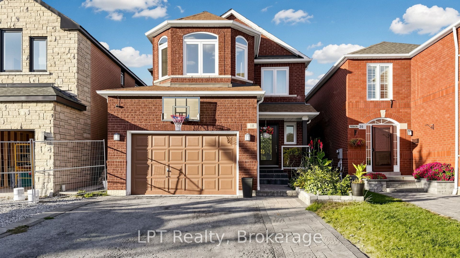 18 Tawn Crescent S Property Photo 1
