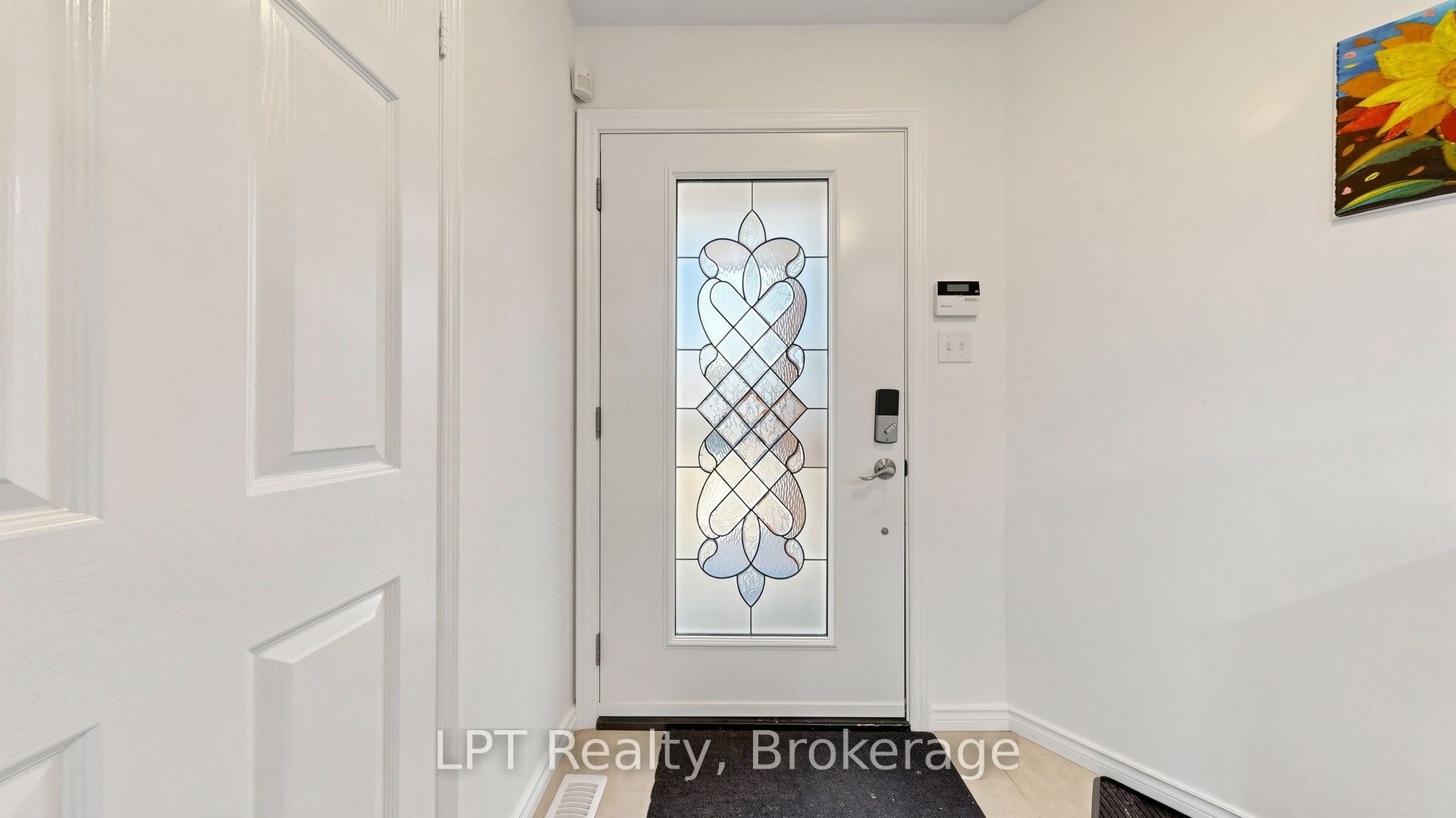 18 Tawn Crescent S Property Photo 3
