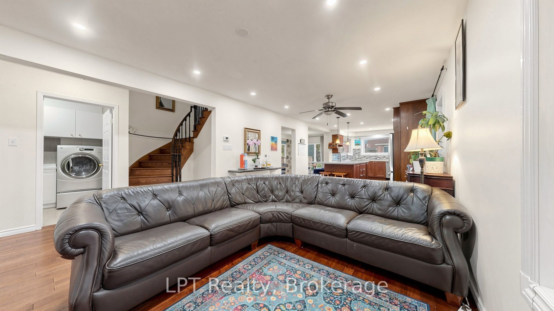 18 Tawn Crescent S Property Photo 5