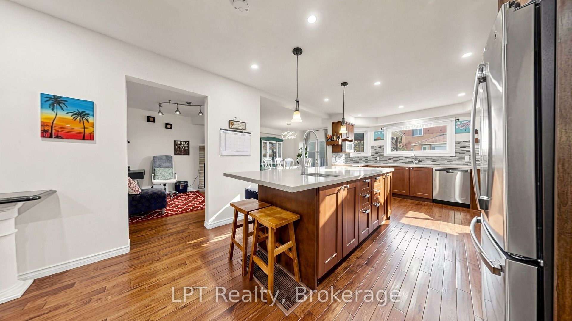 18 Tawn Crescent S Property Photo 6