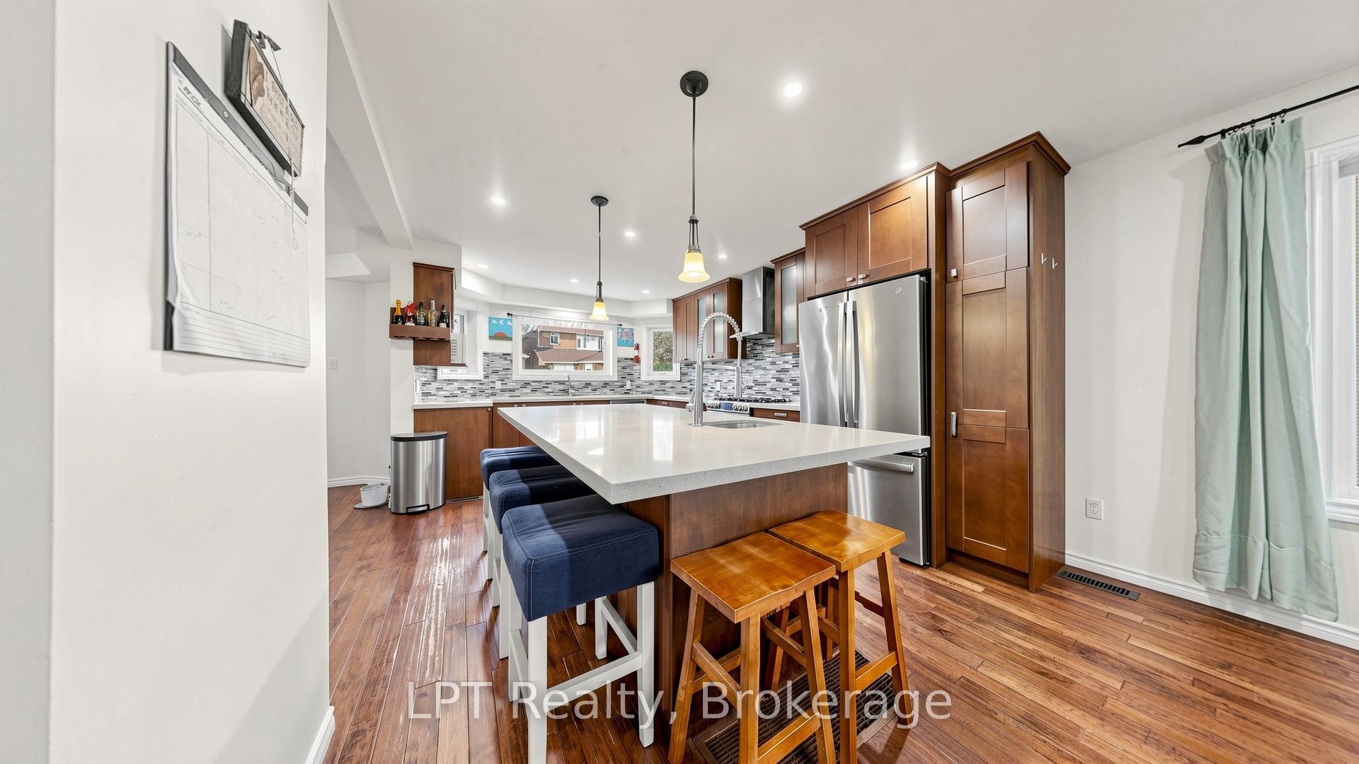 18 Tawn Crescent S Property Photo 7