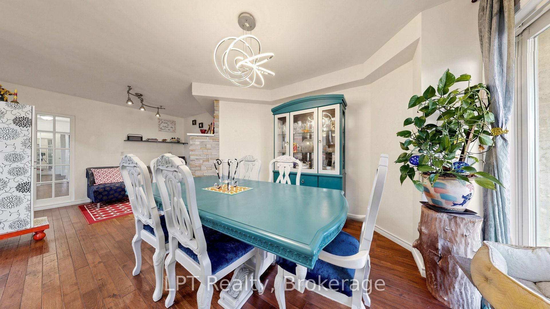 18 Tawn Crescent S Property Photo 10