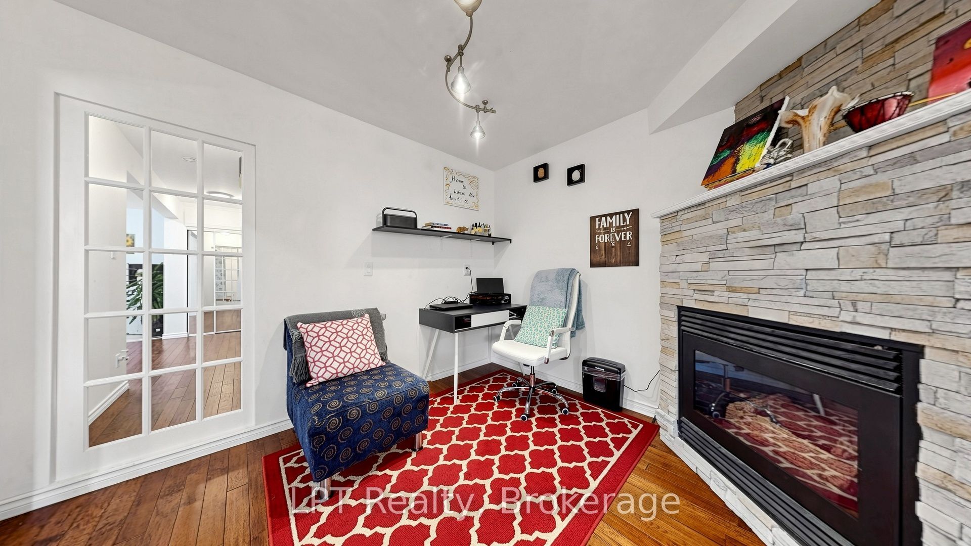 18 Tawn Crescent S Property Photo 12