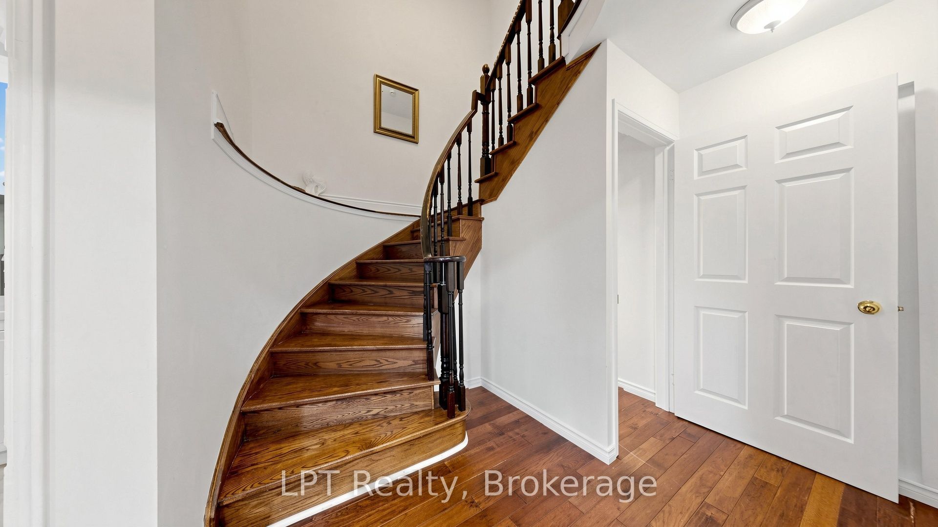 18 Tawn Crescent S Property Photo 14