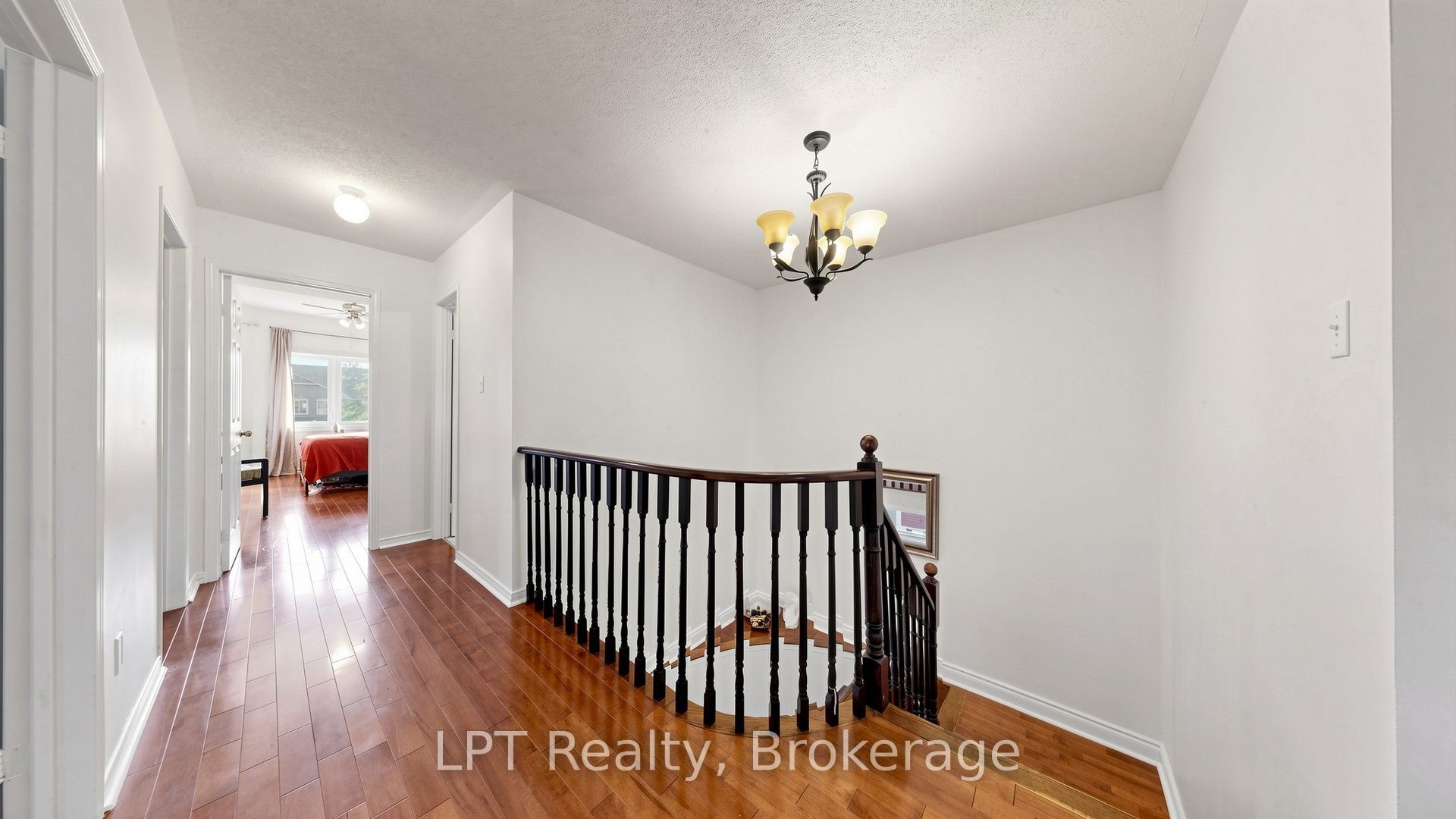 18 Tawn Crescent S Property Photo 15
