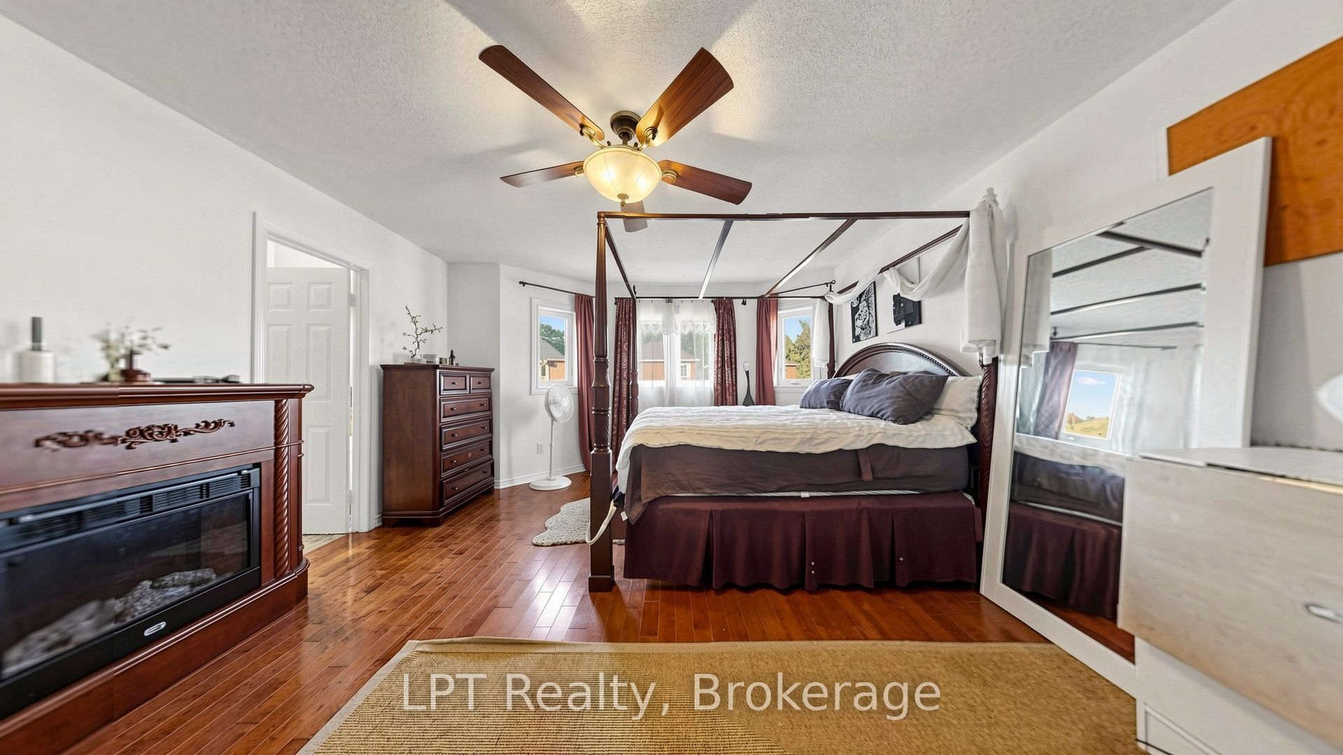 18 Tawn Crescent S Property Photo 16