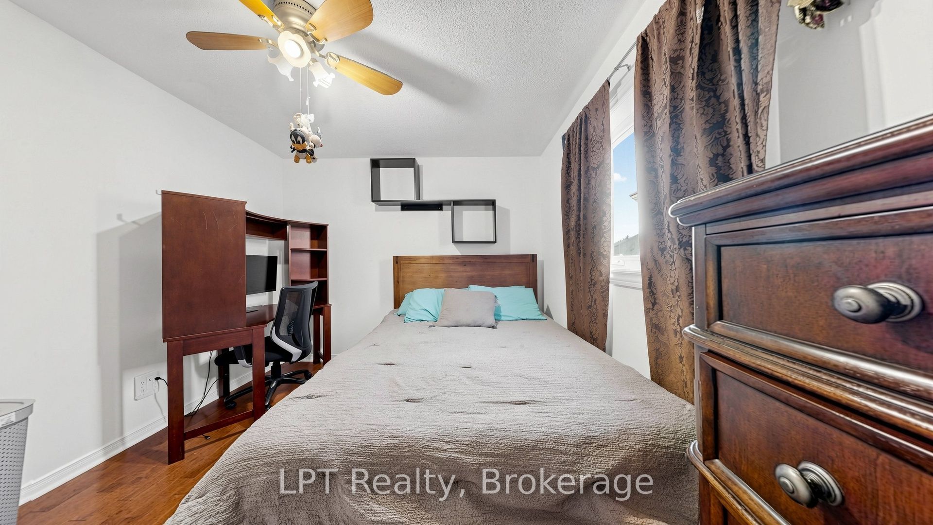 18 Tawn Crescent S Property Photo 21