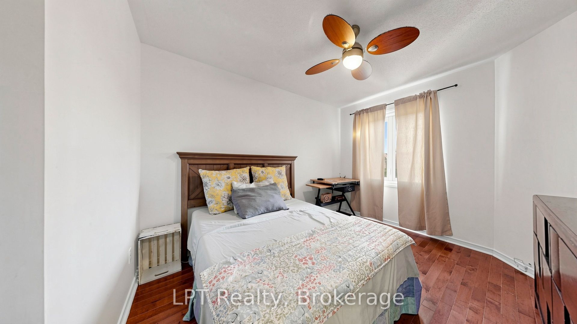 18 Tawn Crescent S Property Photo 22
