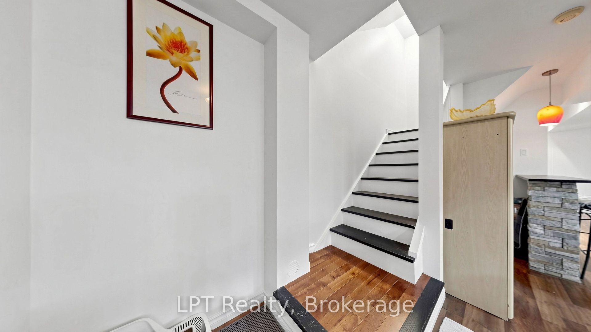 18 Tawn Crescent S Property Photo 25