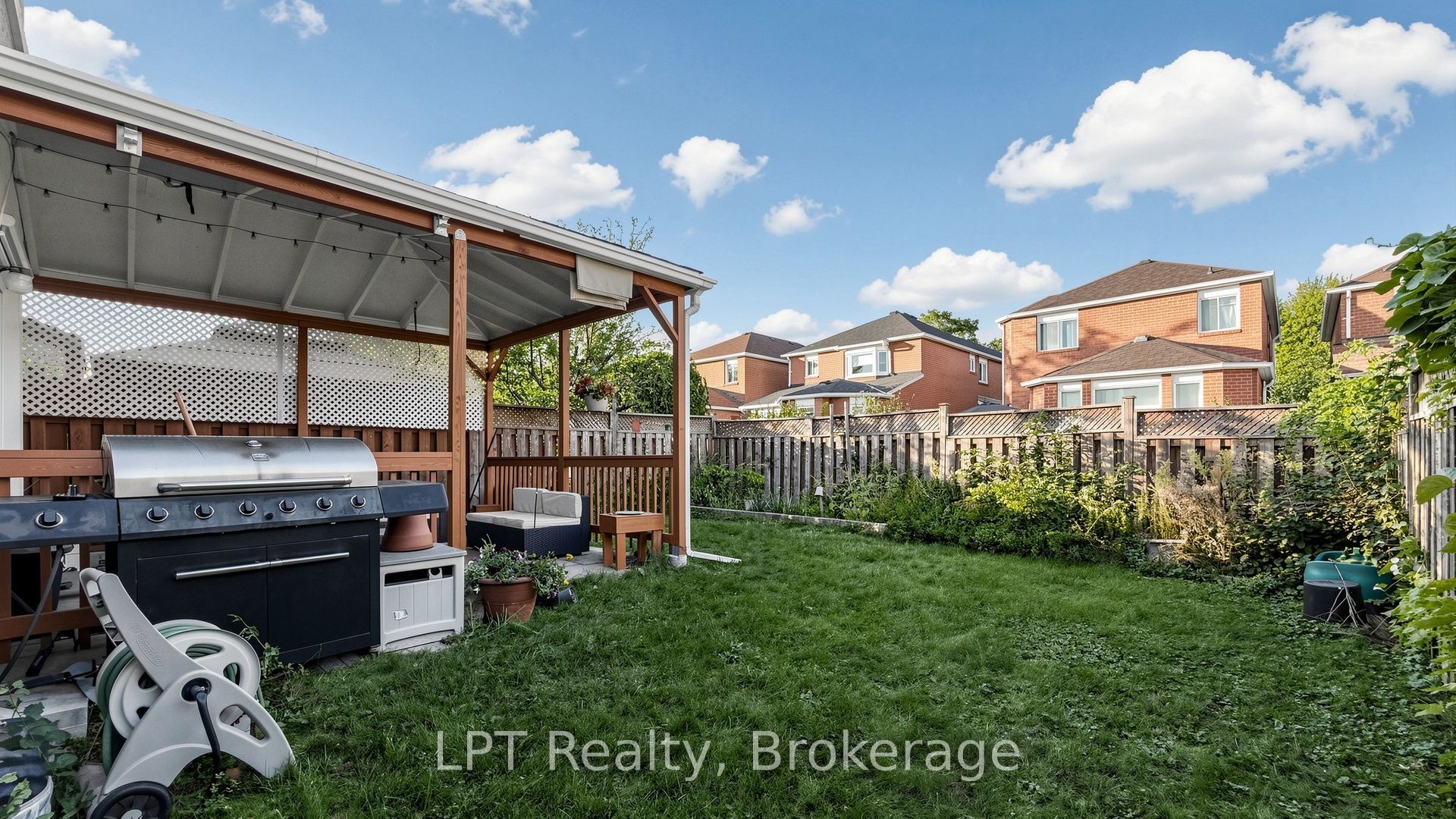 18 Tawn Crescent S Property Photo 31