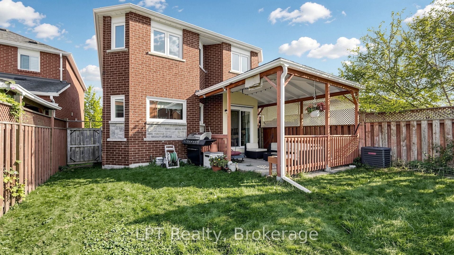 18 Tawn Crescent S Property Photo 32