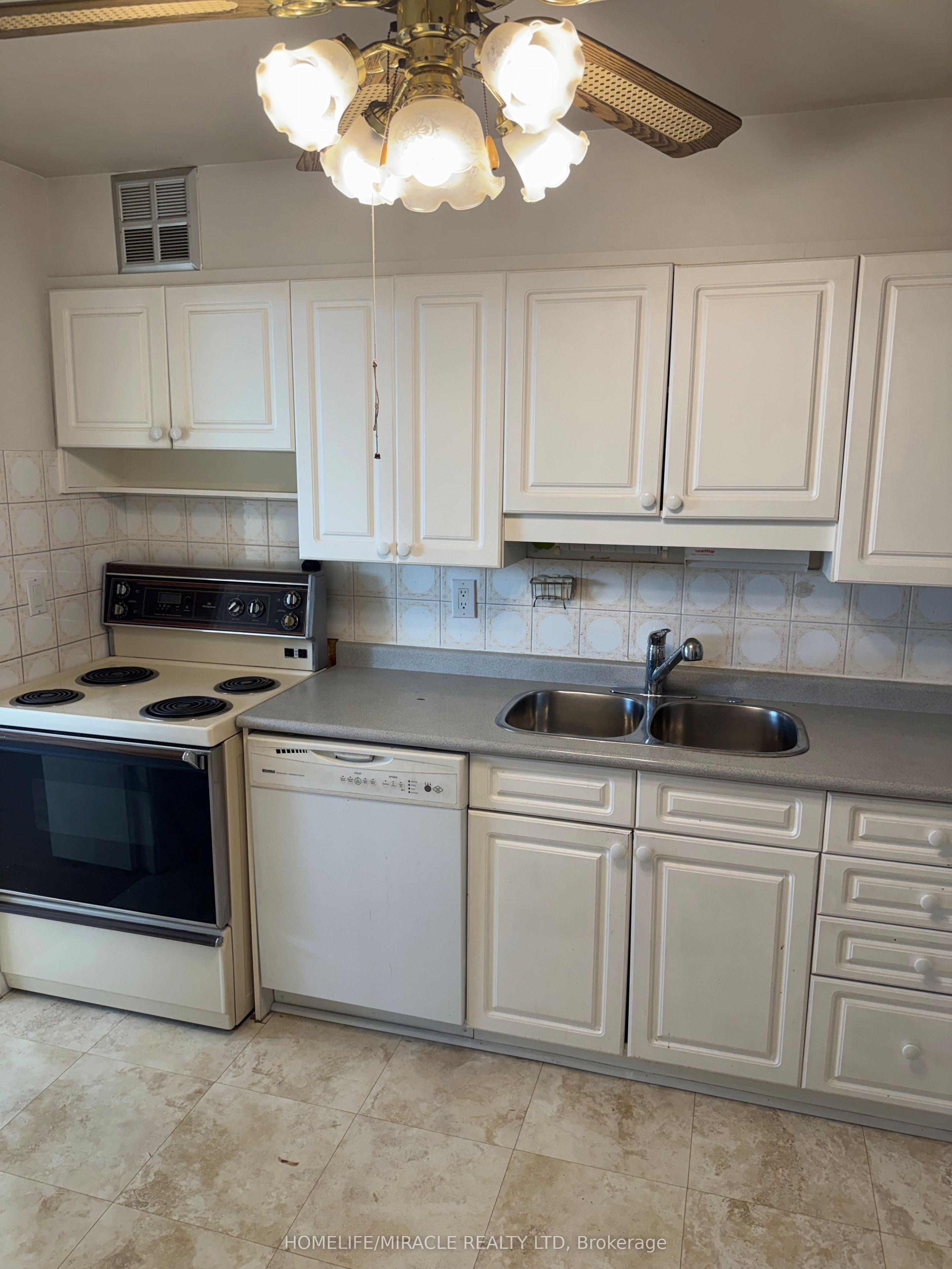 120 Dundalk Drive Ph9 Property Photo 2