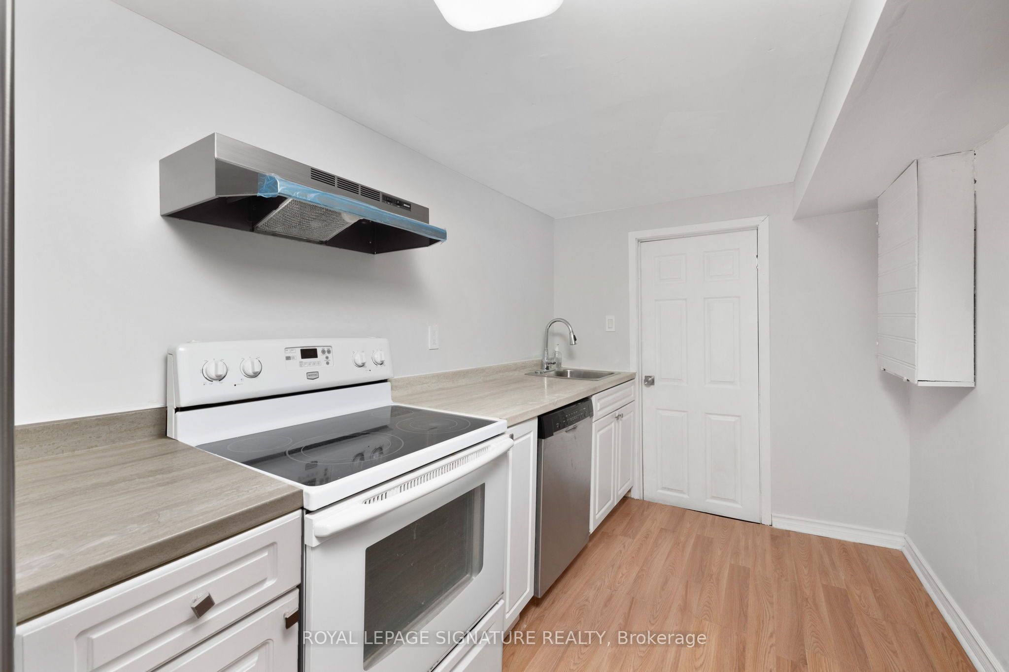 903 Liverpool Road Lower Property Photo 8
