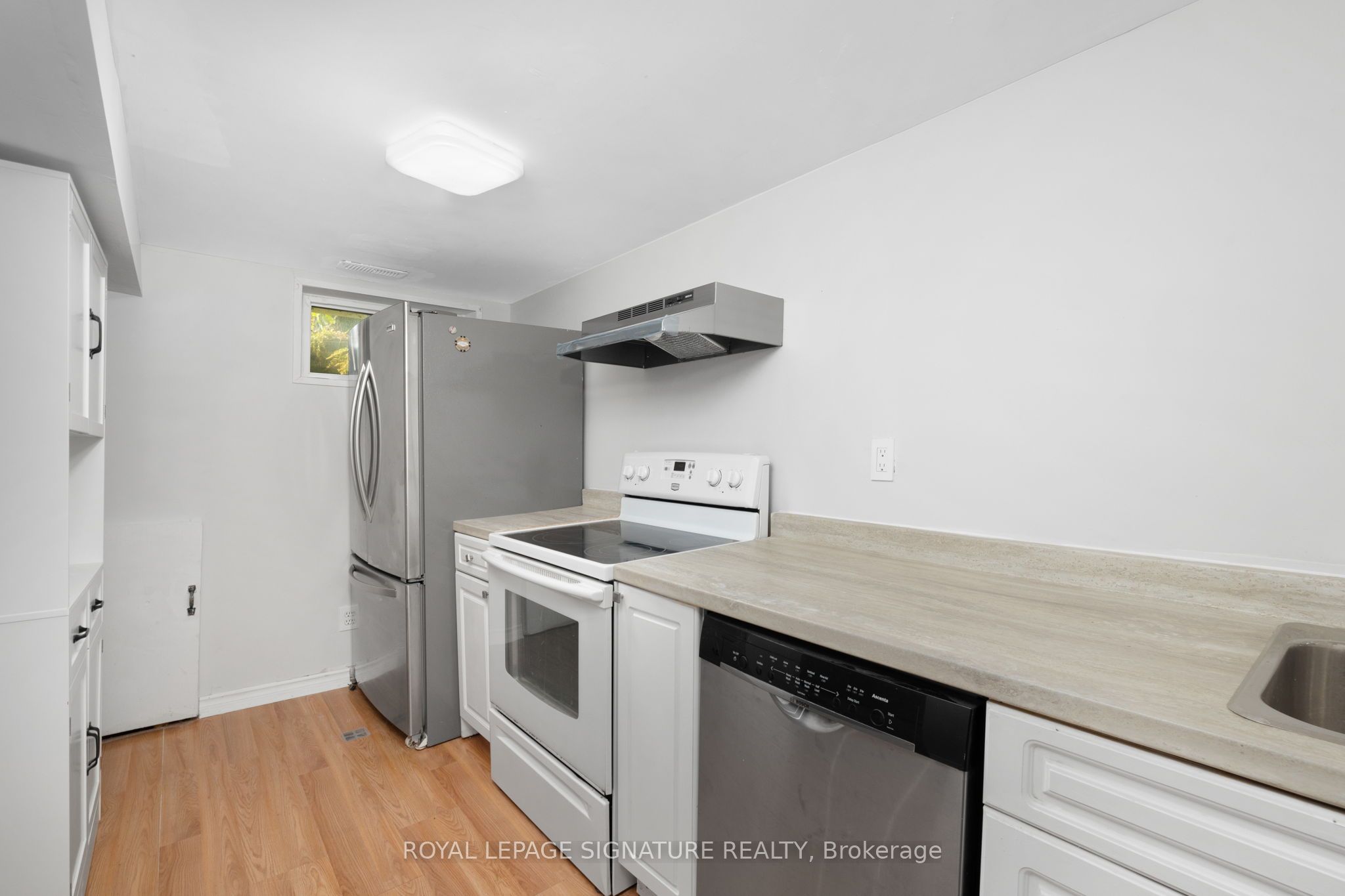 903 Liverpool Road Lower Property Photo 9