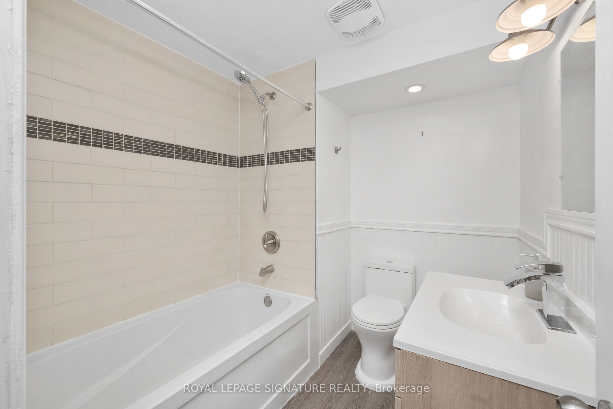903 Liverpool Road Lower Property Photo 12