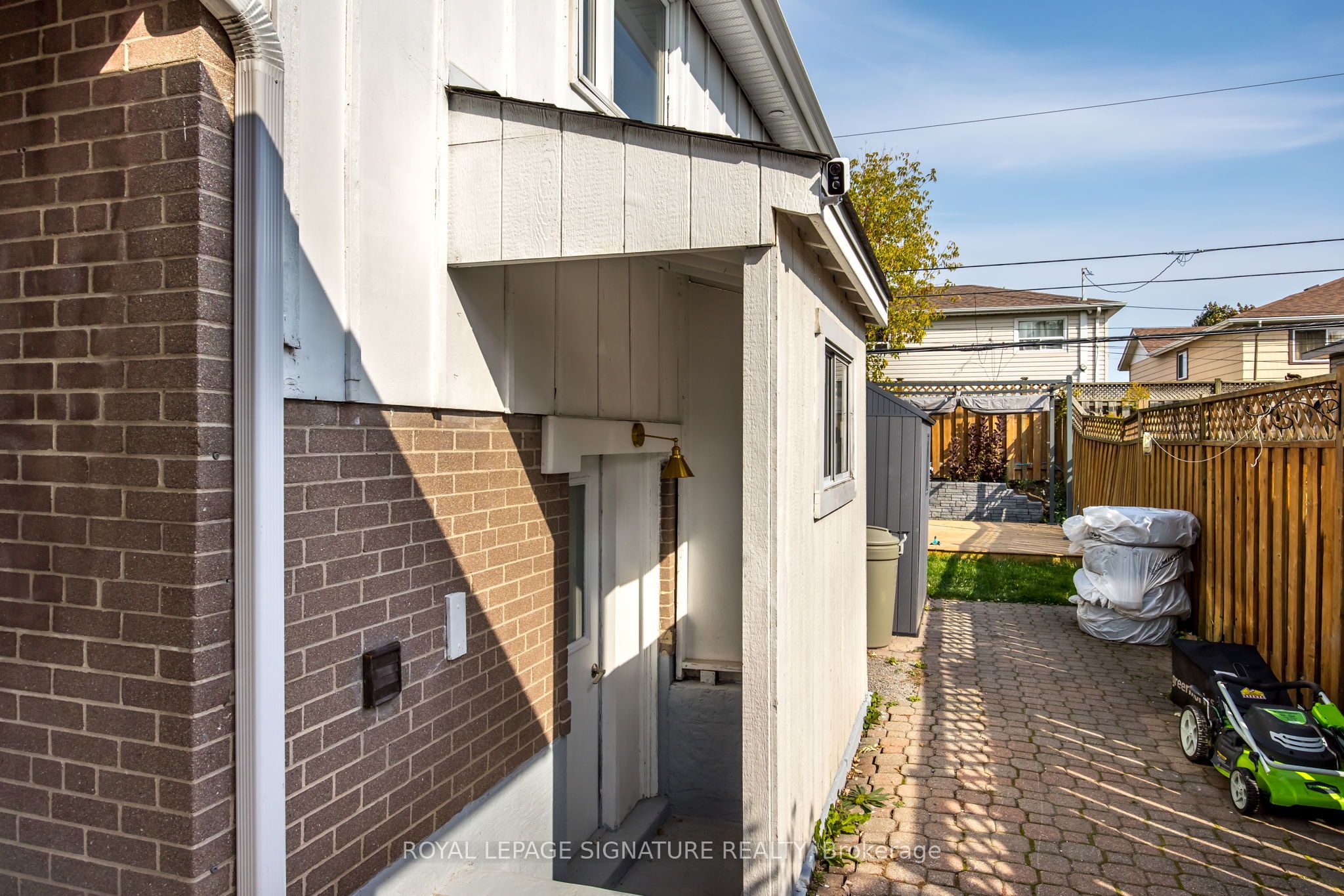 903 Liverpool Road Lower Property Photo 15