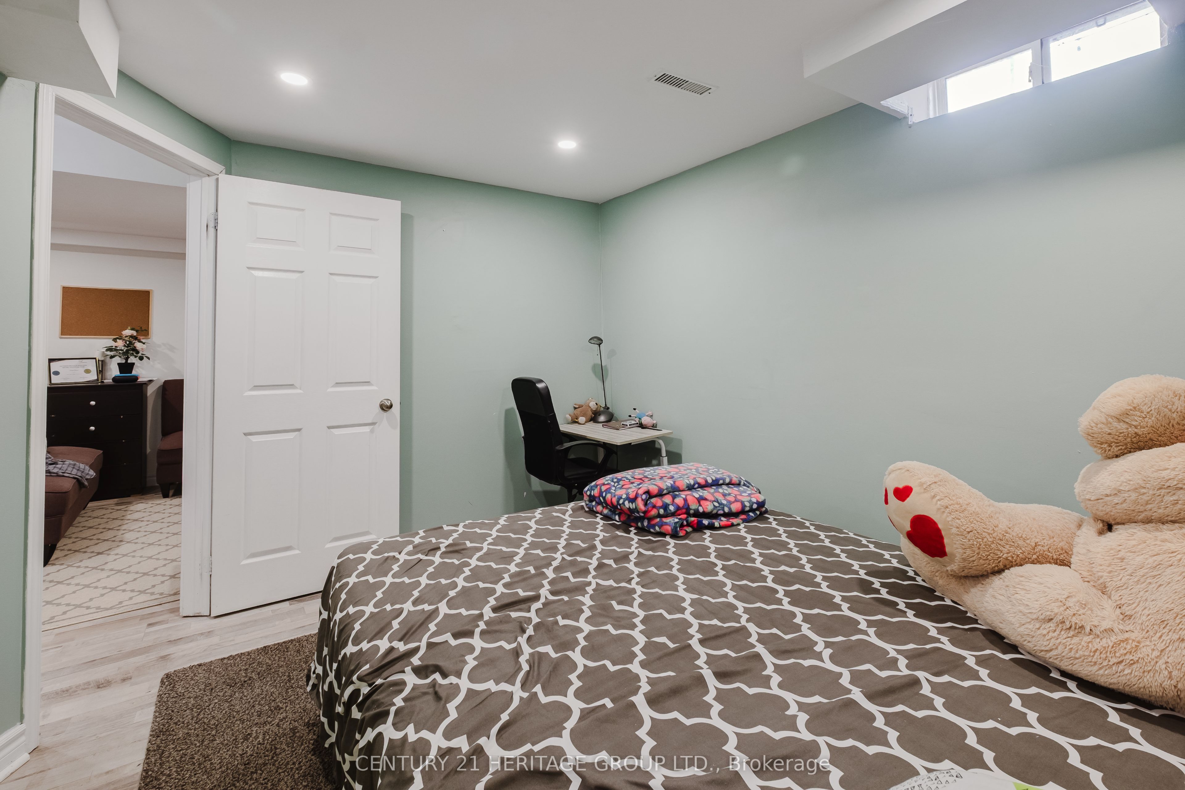 34 Haverhill Crescent Property Photo 8