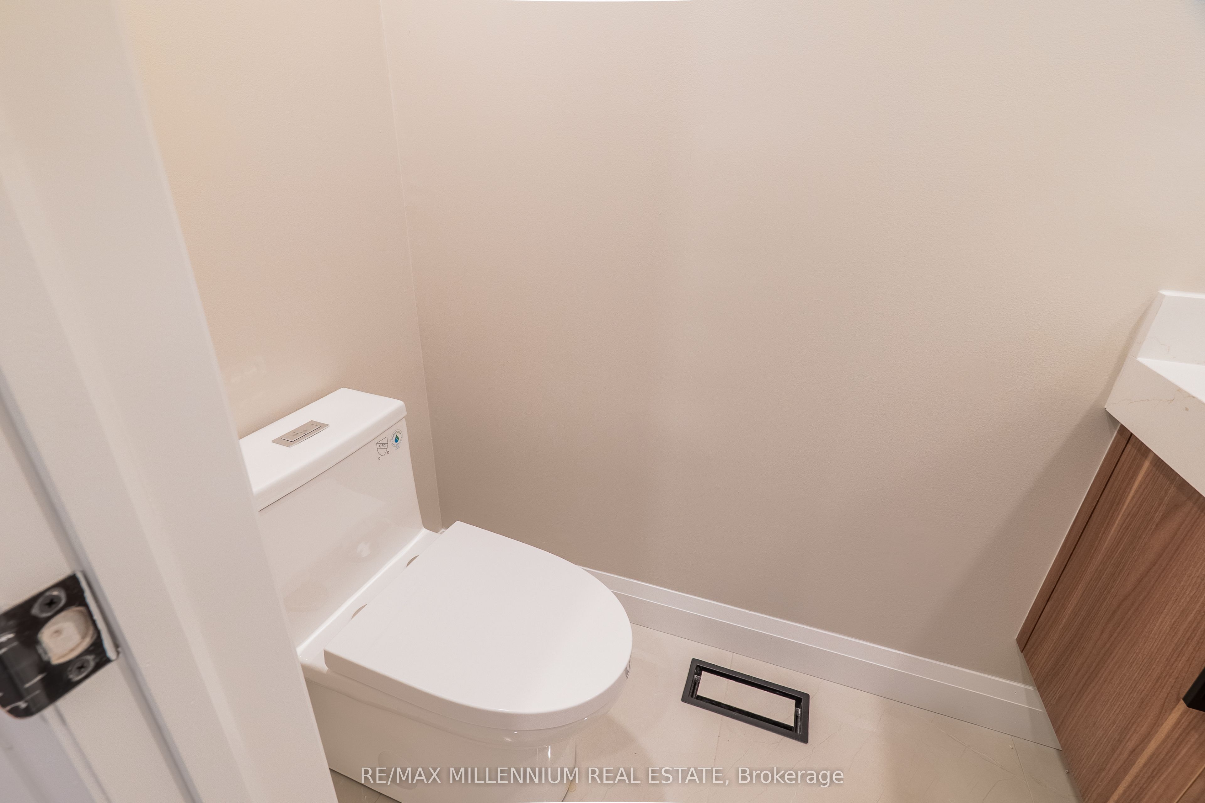 70 Fry Crescent Property Photo 10