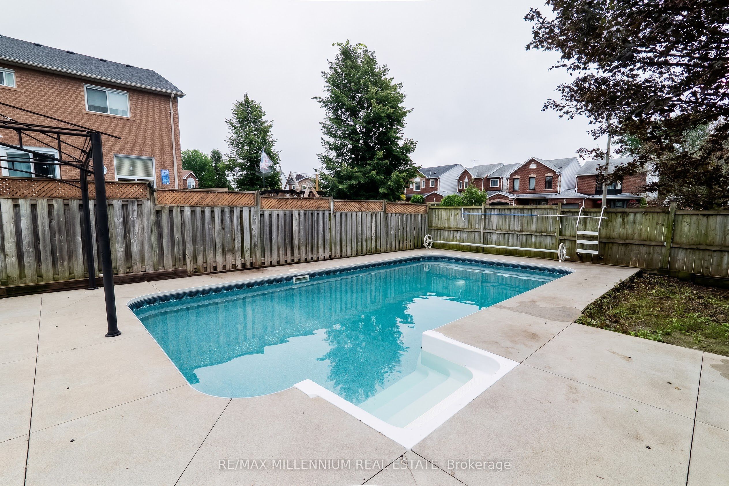 70 Fry Crescent Property Photo 25