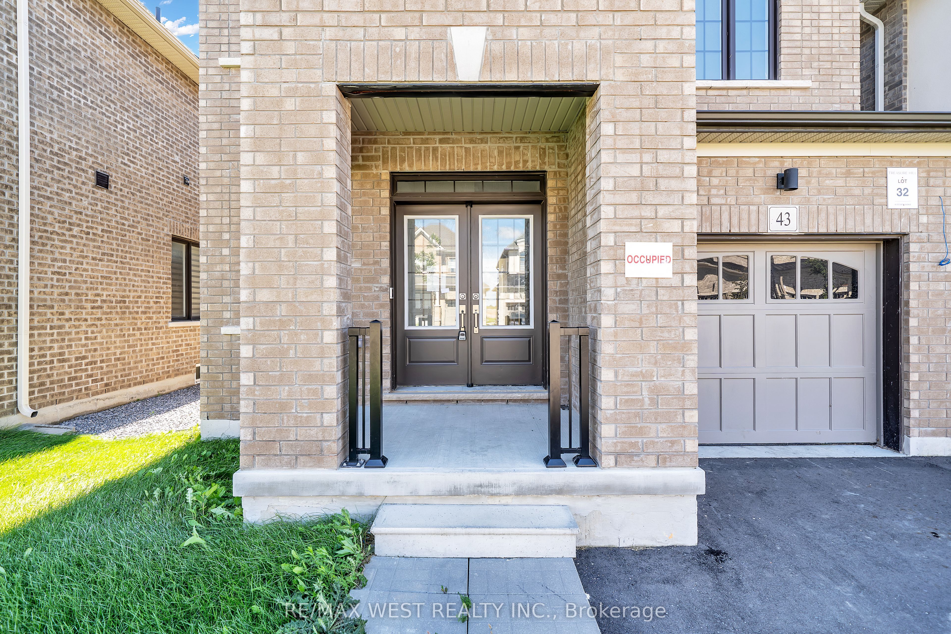 43 Ed Ewert Avenue Property Photo 2