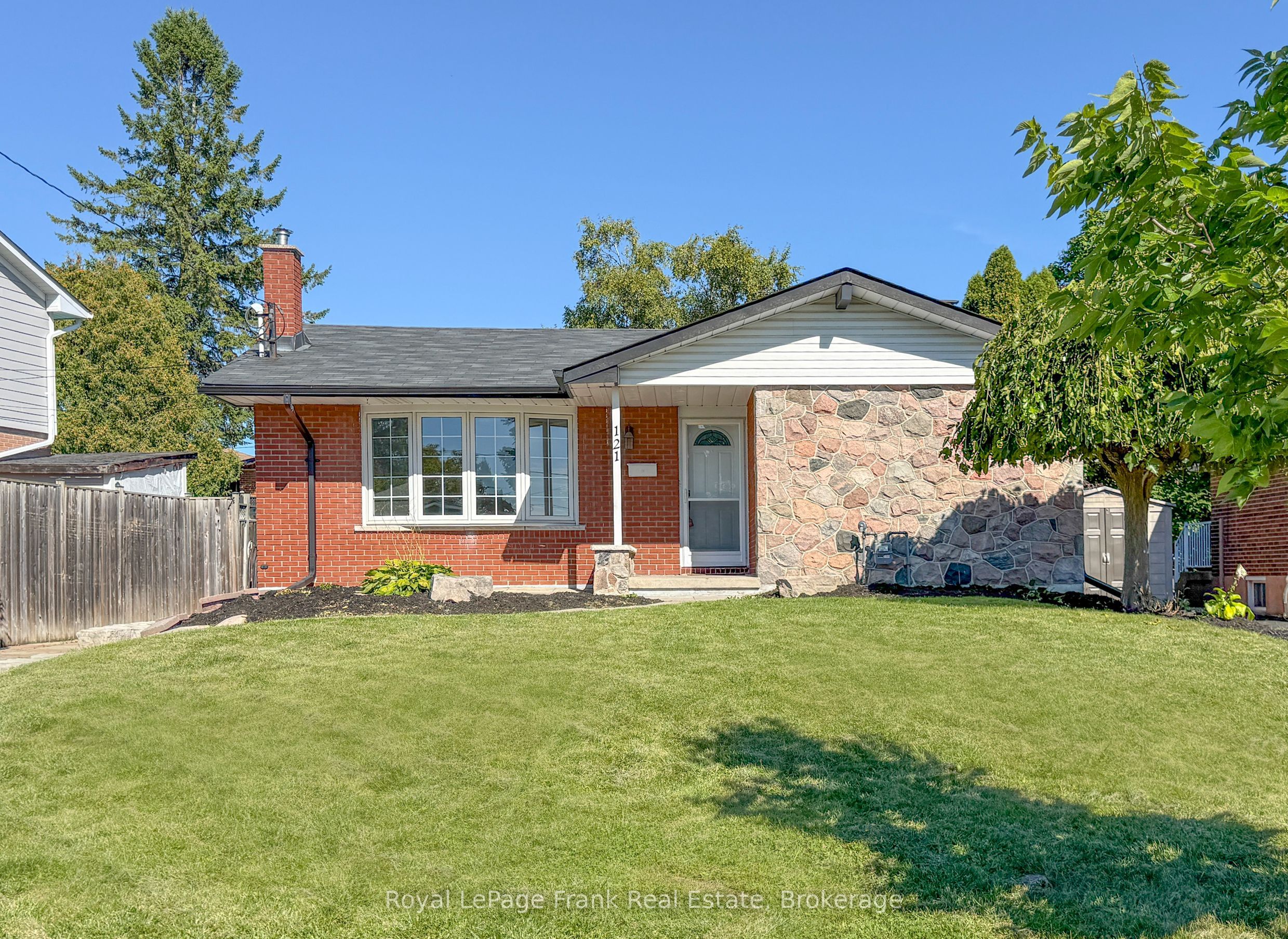 121 Labrador Drive