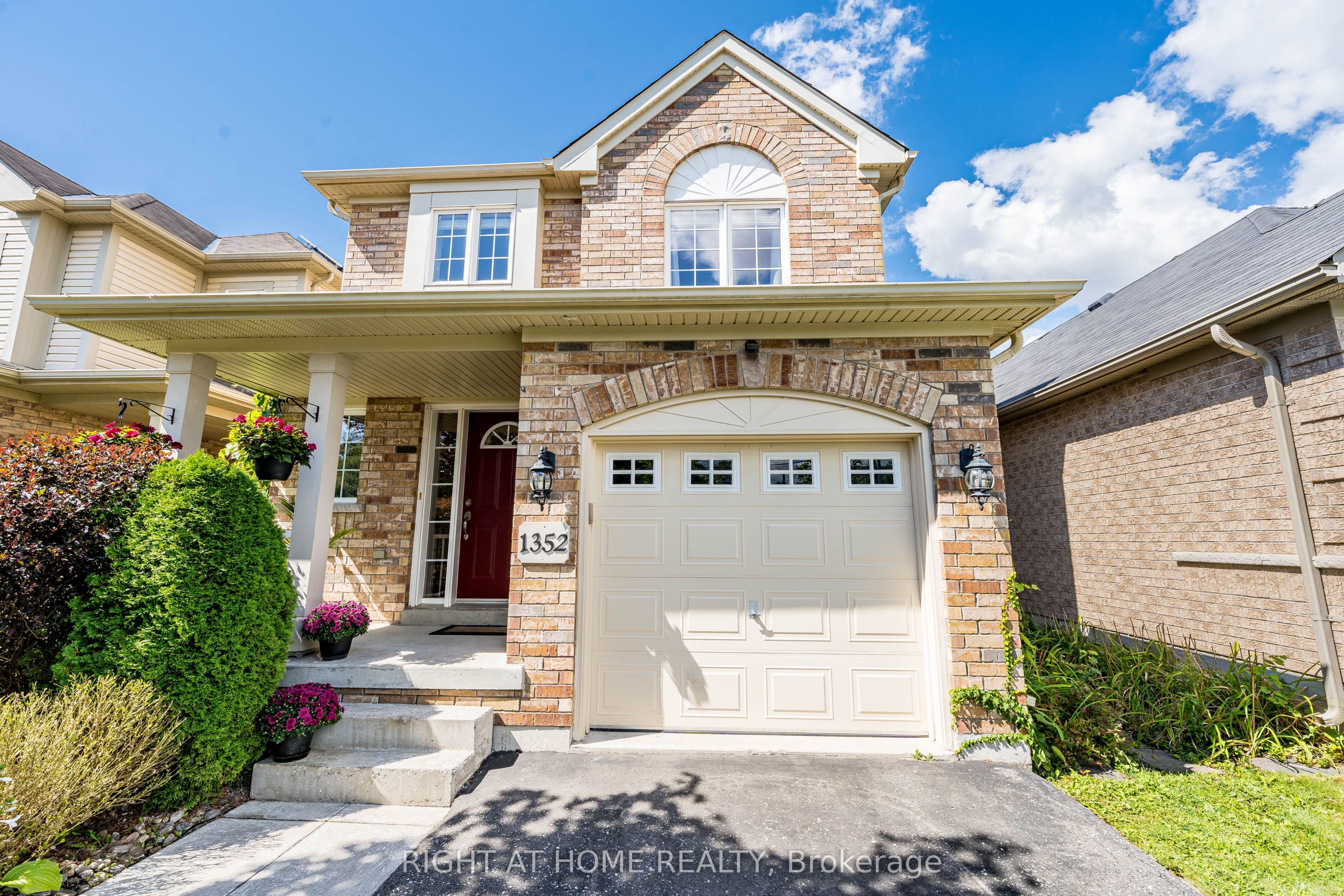 1352 Wadebridge Crescent Property Photo 1