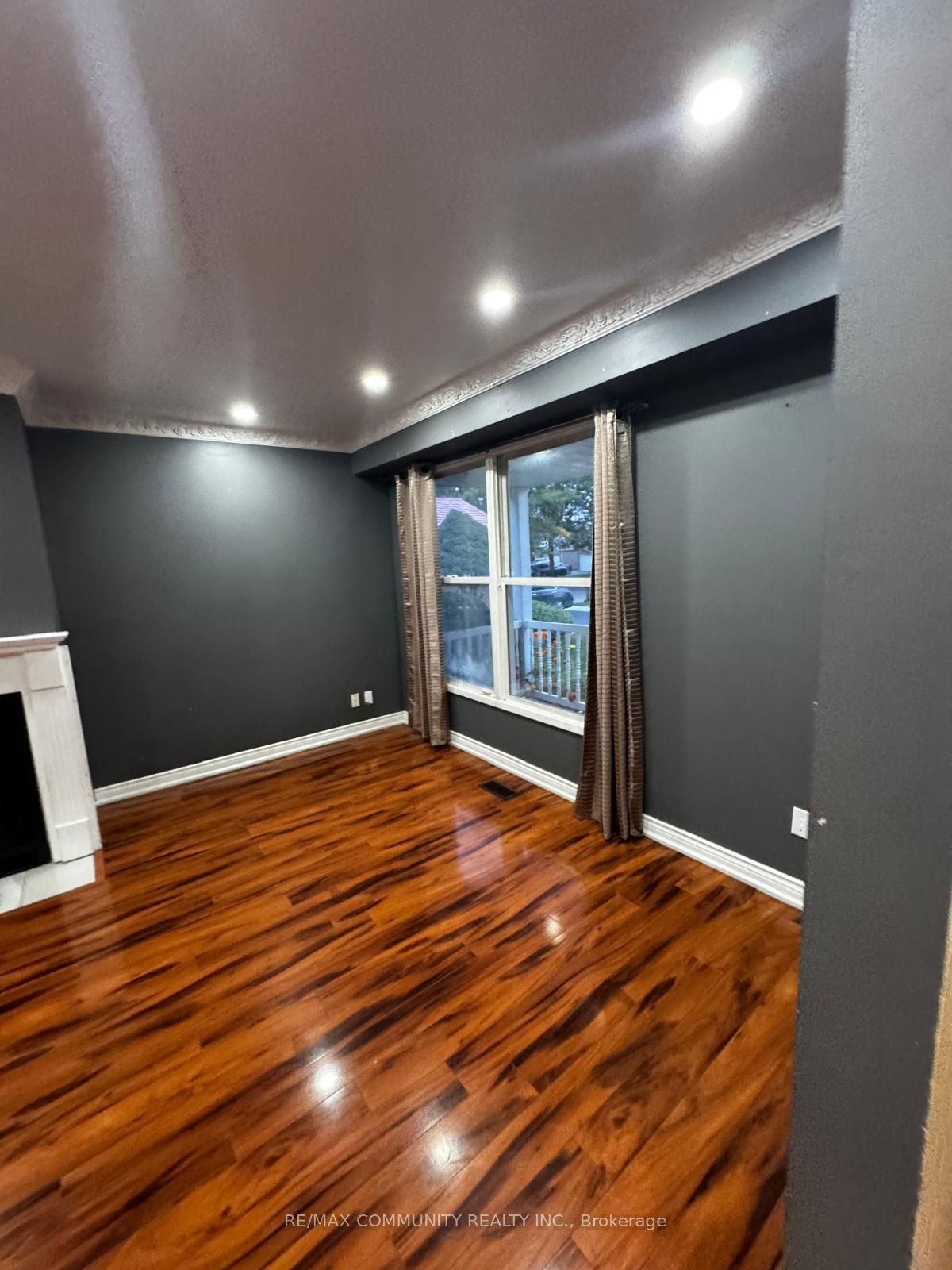 56 Overlord Crescent Upper Property Photo 3