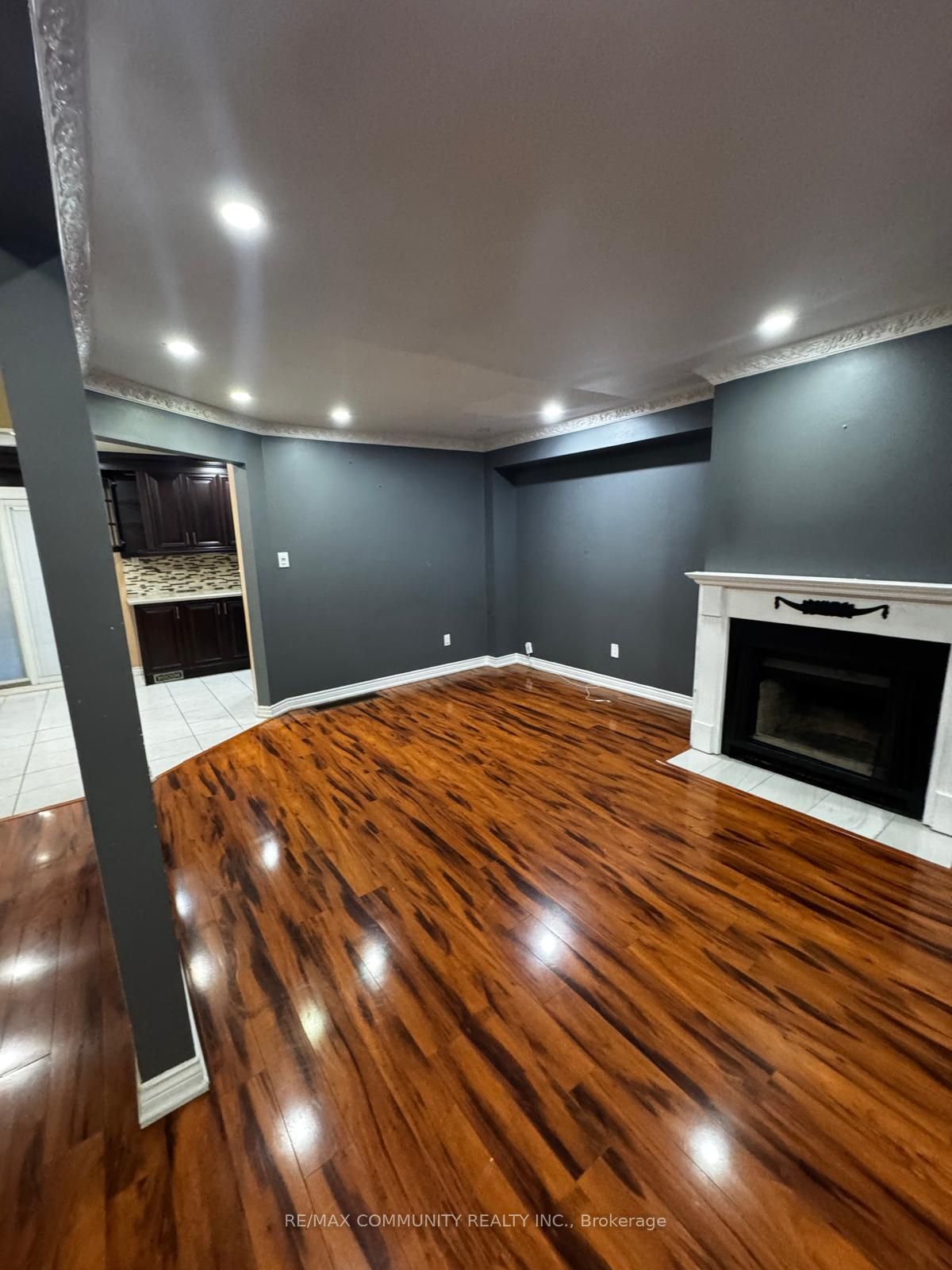 56 Overlord Crescent Upper Property Photo 4