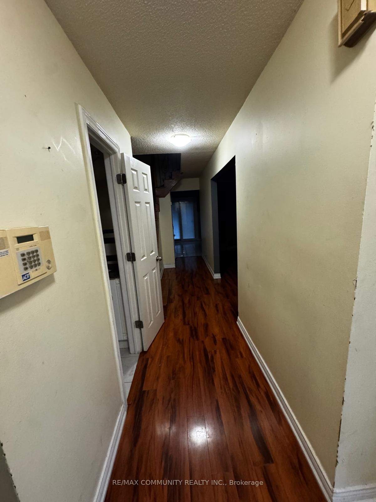 56 Overlord Crescent Upper Property Photo 5