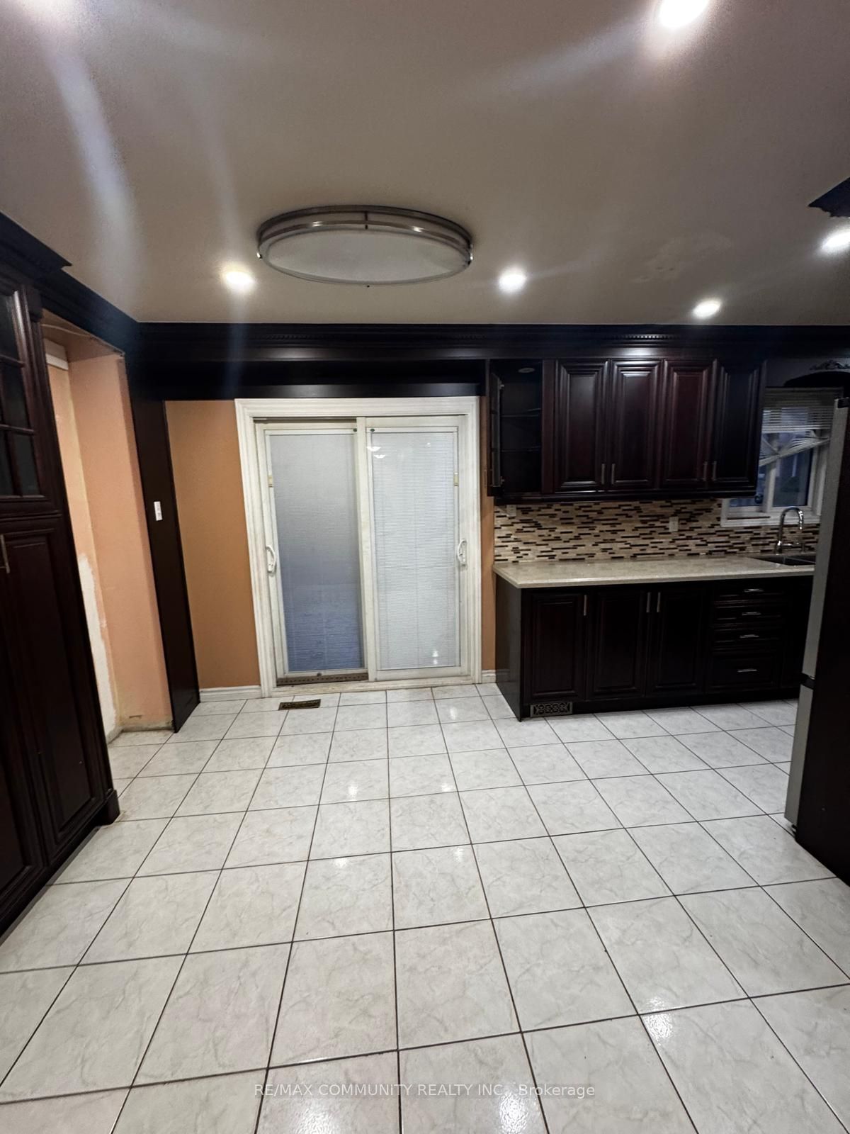 56 Overlord Crescent Upper Property Photo 9