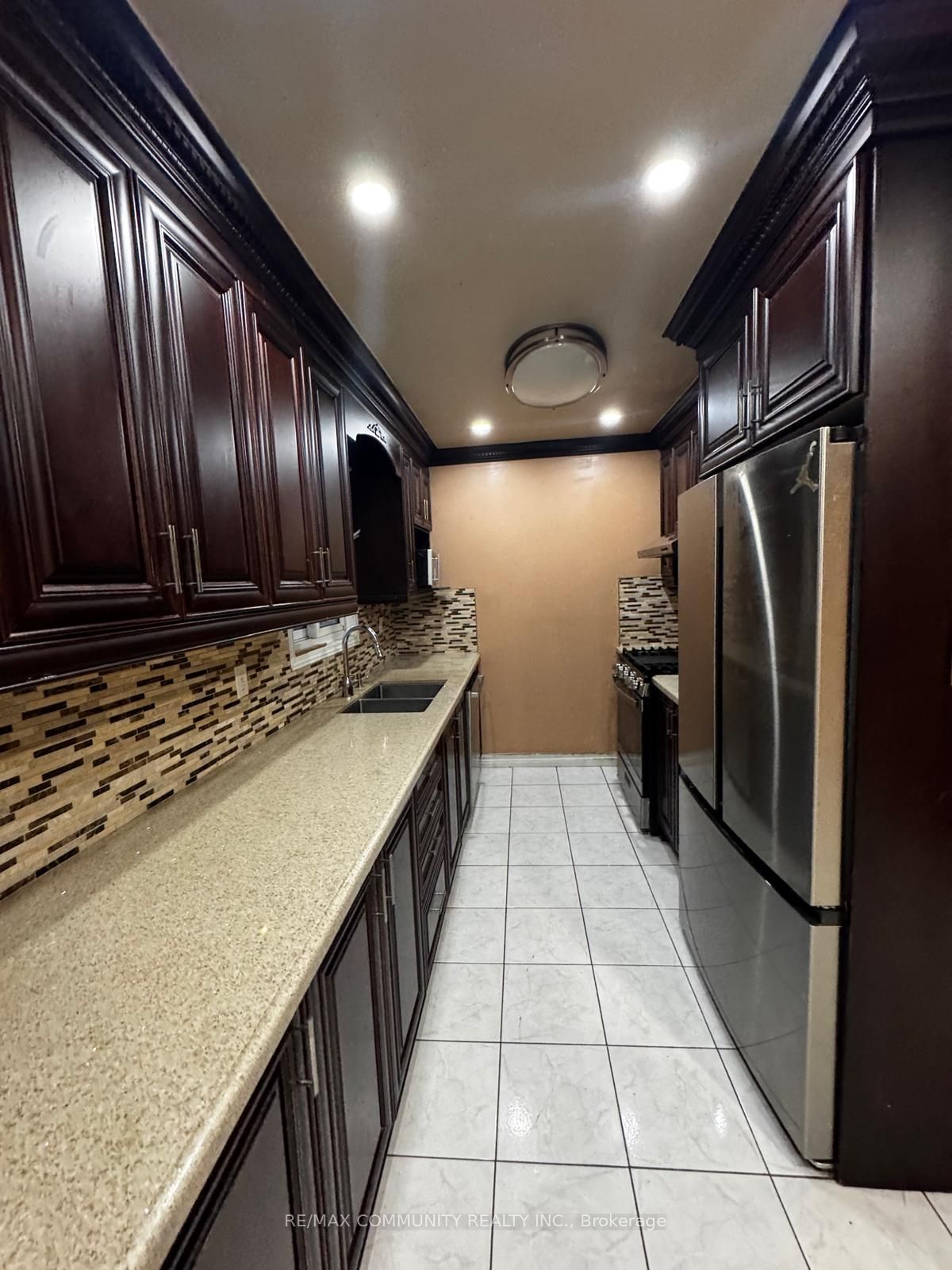56 Overlord Crescent Upper Property Photo 10