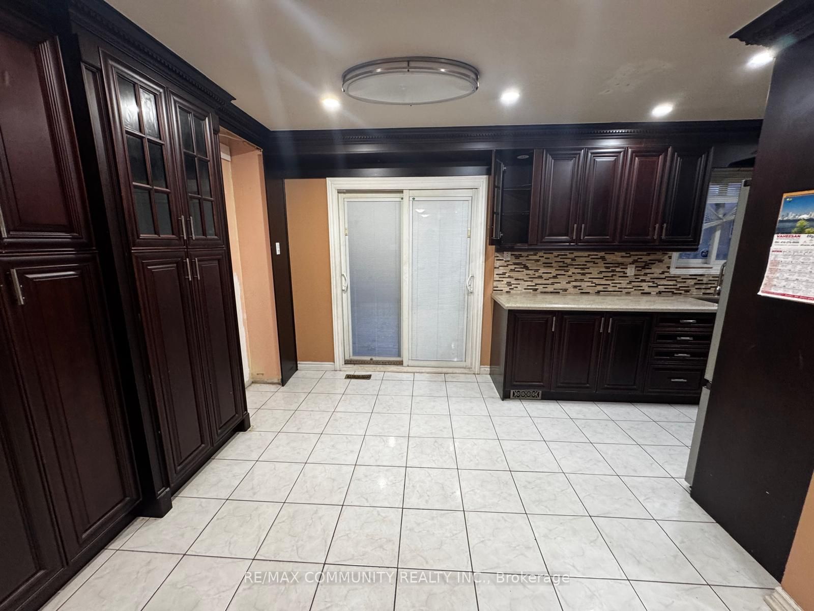 56 Overlord Crescent Upper Property Photo 11