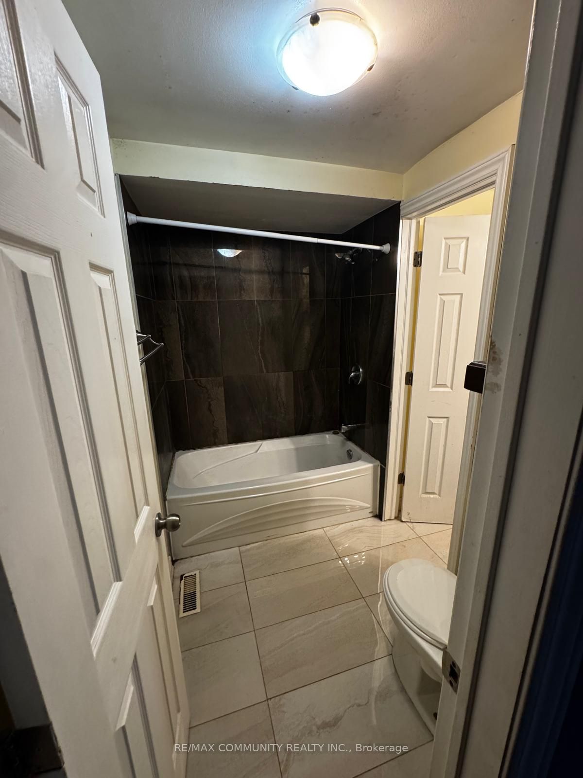 56 Overlord Crescent Upper Property Photo 16