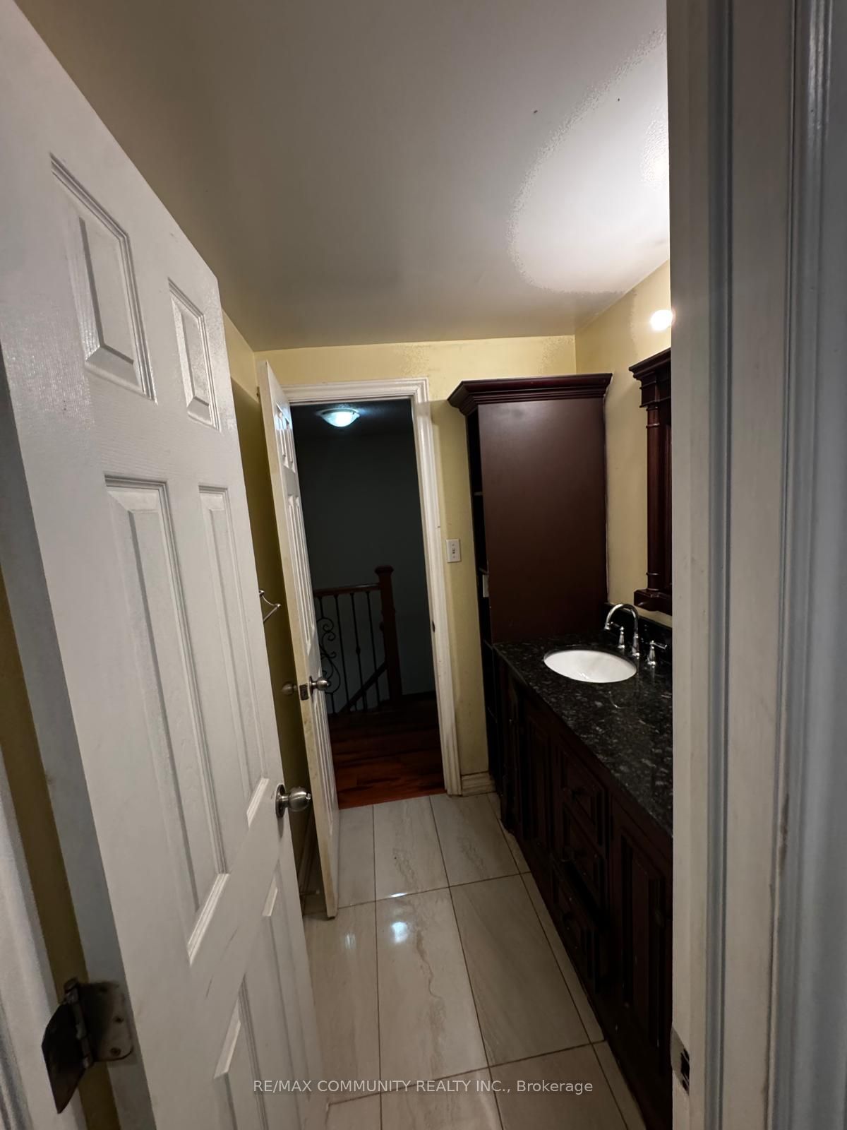 56 Overlord Crescent Upper Property Photo 17