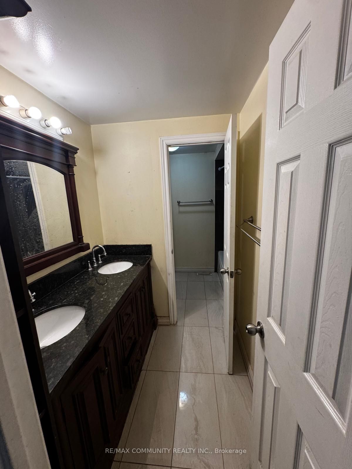 56 Overlord Crescent Upper Property Photo 18