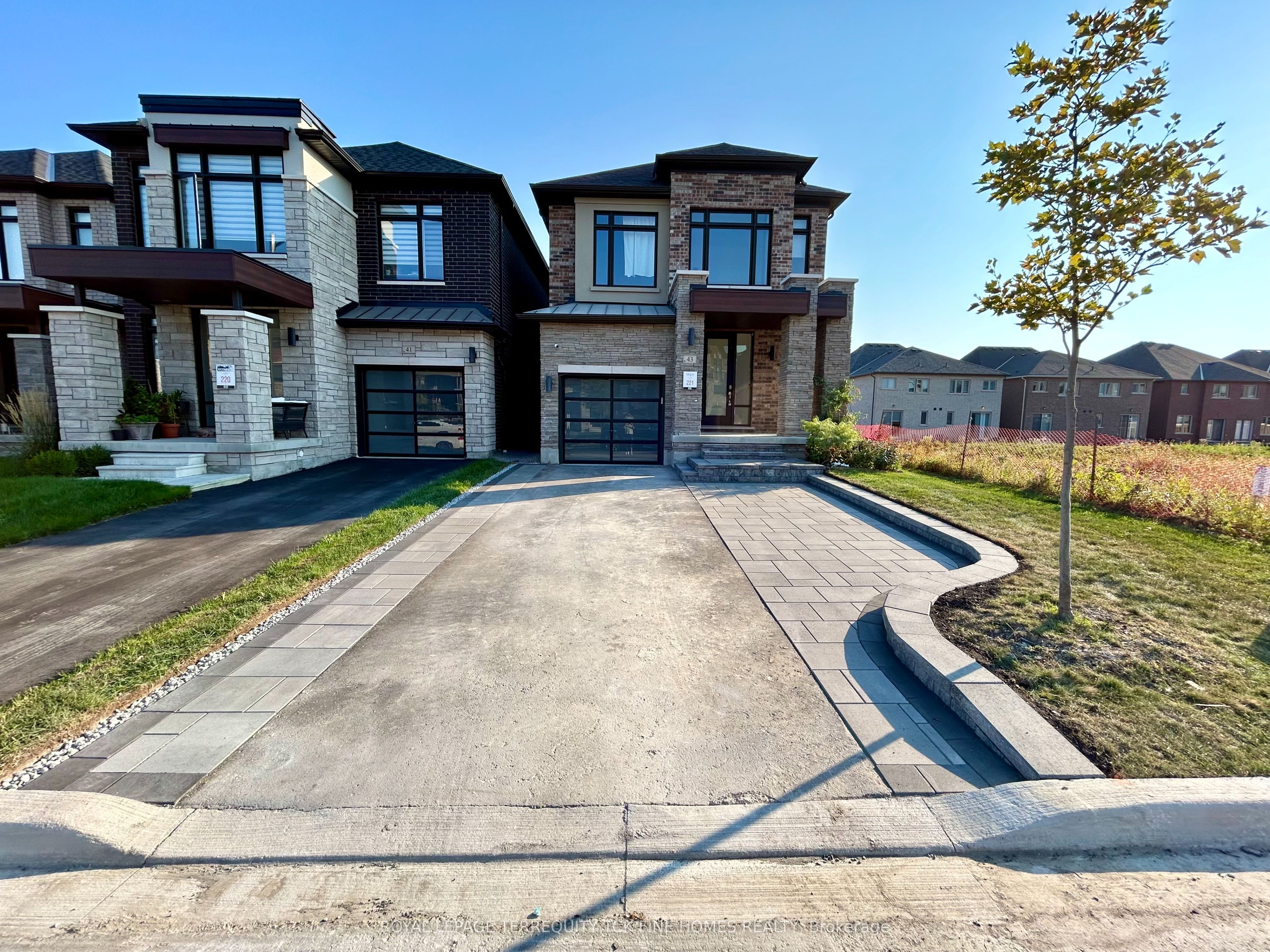 43 Auckland Drive Property Photo 2