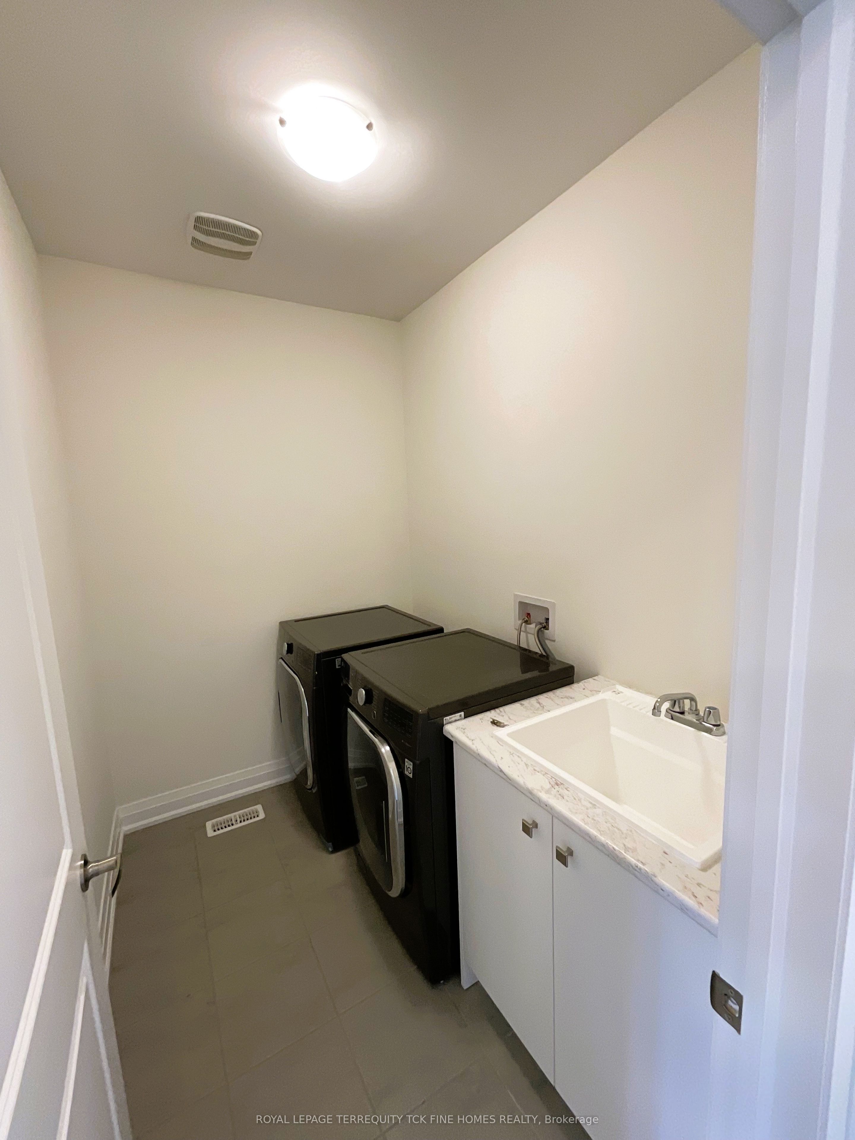 43 Auckland Drive Property Photo 24