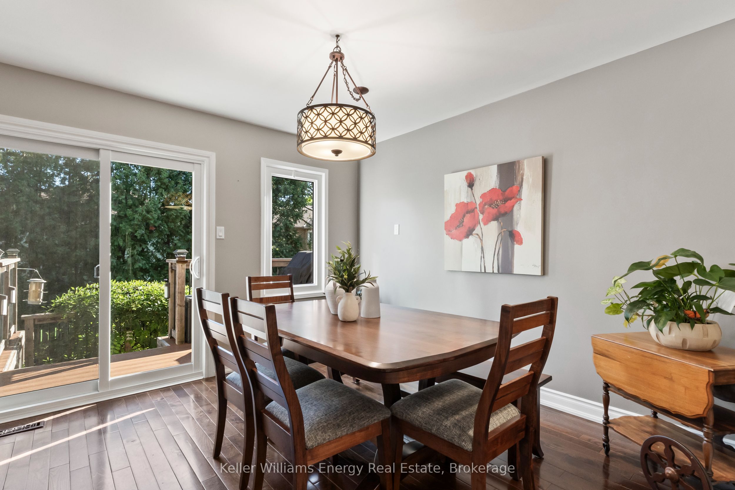 523 Palmtree Crescent Property Photo 6