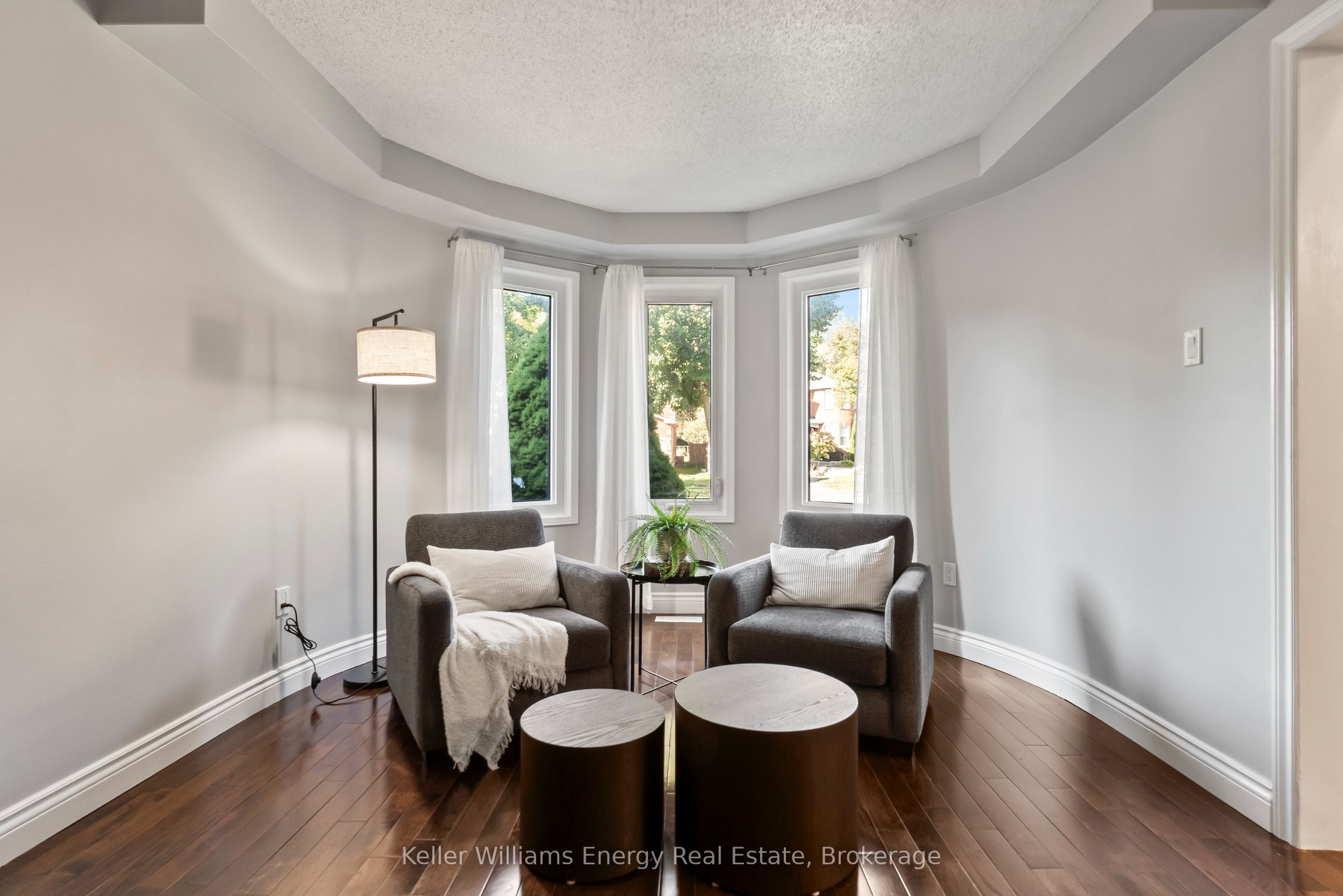 523 Palmtree Crescent Property Photo 8