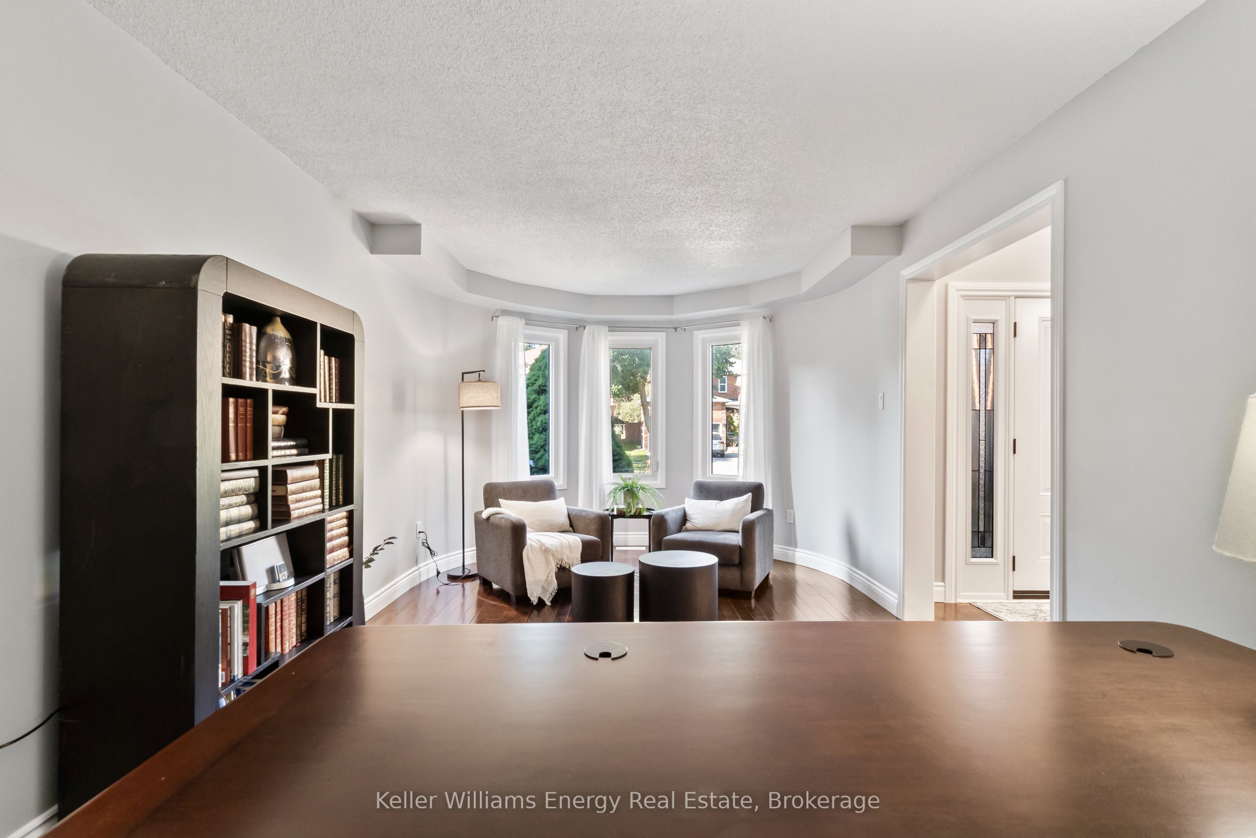 523 Palmtree Crescent Property Photo 9